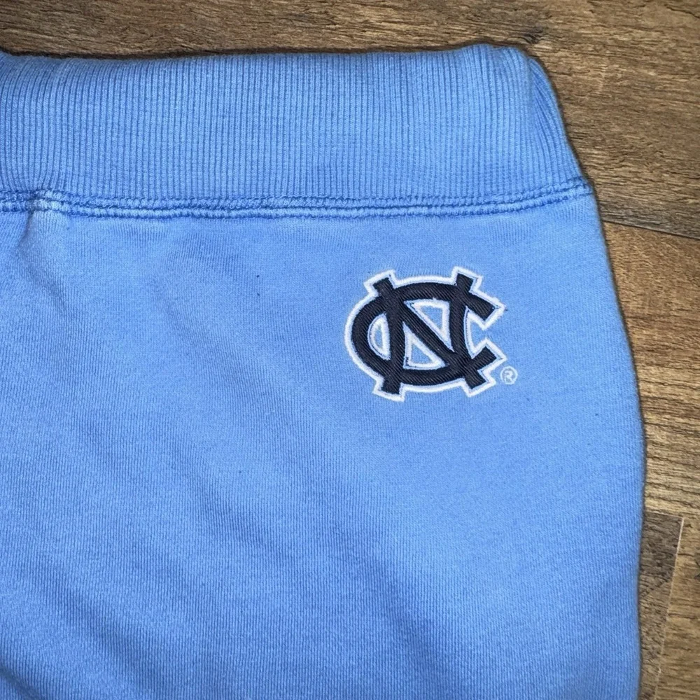 Colosseum Athletics North Carolina Tar Heels Fleece Shorts Size M